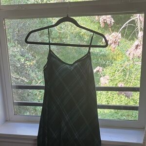 Vince Elegant Green Plaid Women's Nightgown
